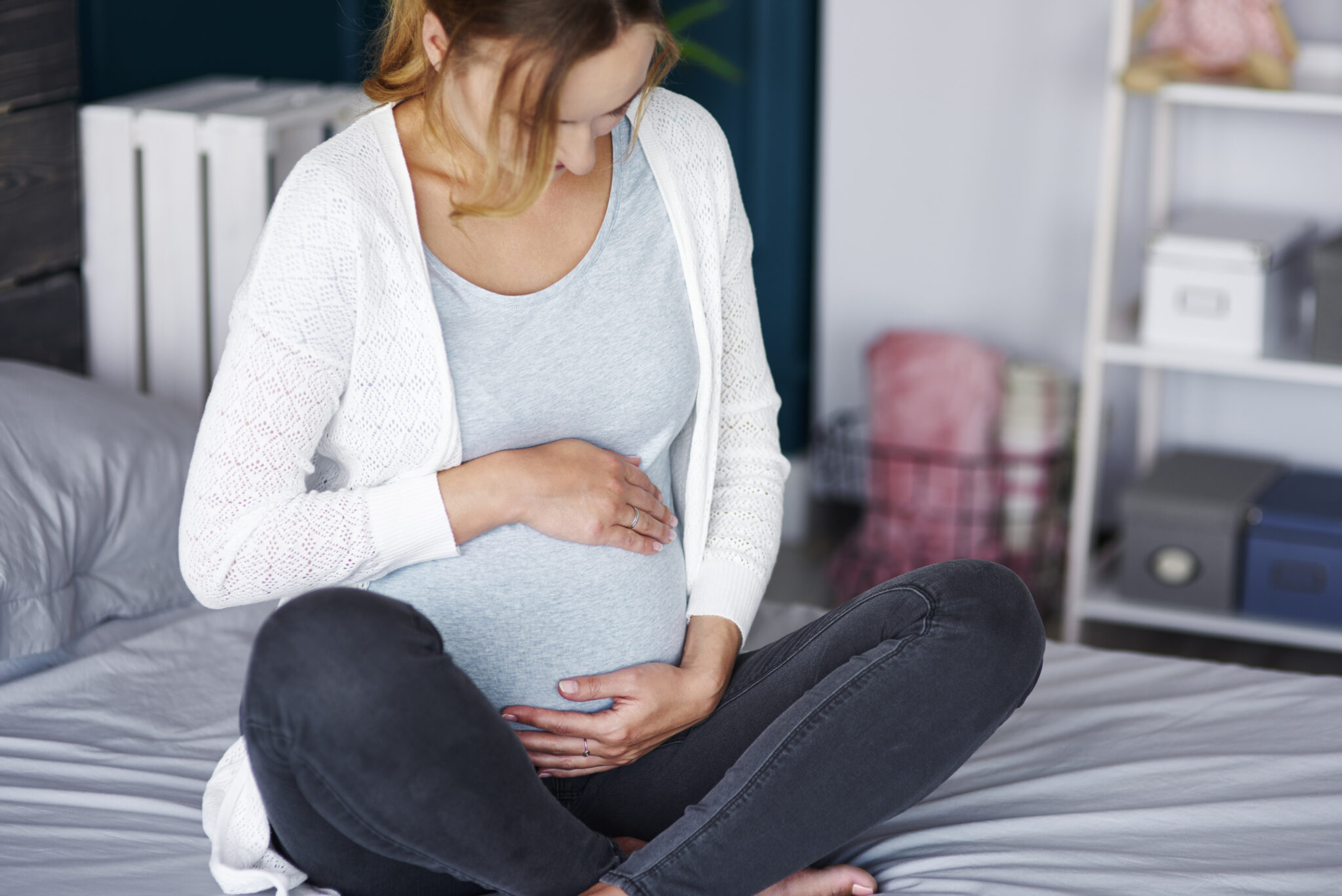 Болит яичник во время беременности. Беременность медицина. Нежелательная беременность.