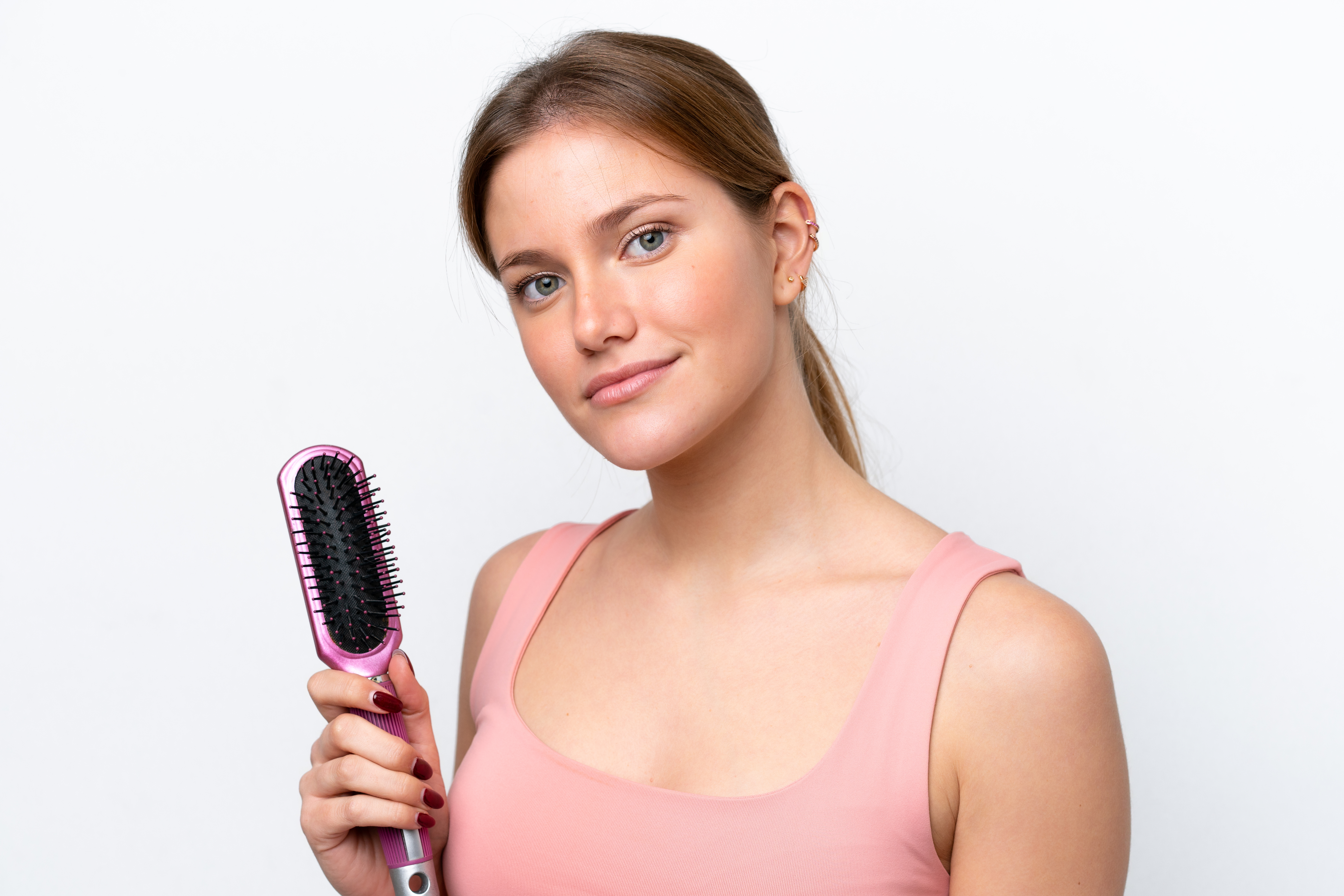 Используйте чистую расческу с тупыми зубцами, чтобы не травмировать кожу головы. Регулярно очищайте расческу от волос и загрязнений. Используйте чистую расческу с тупыми зубцами, чтобы не травмировать кожу головы. Регулярно очищайте расческу от волос и загрязнений.