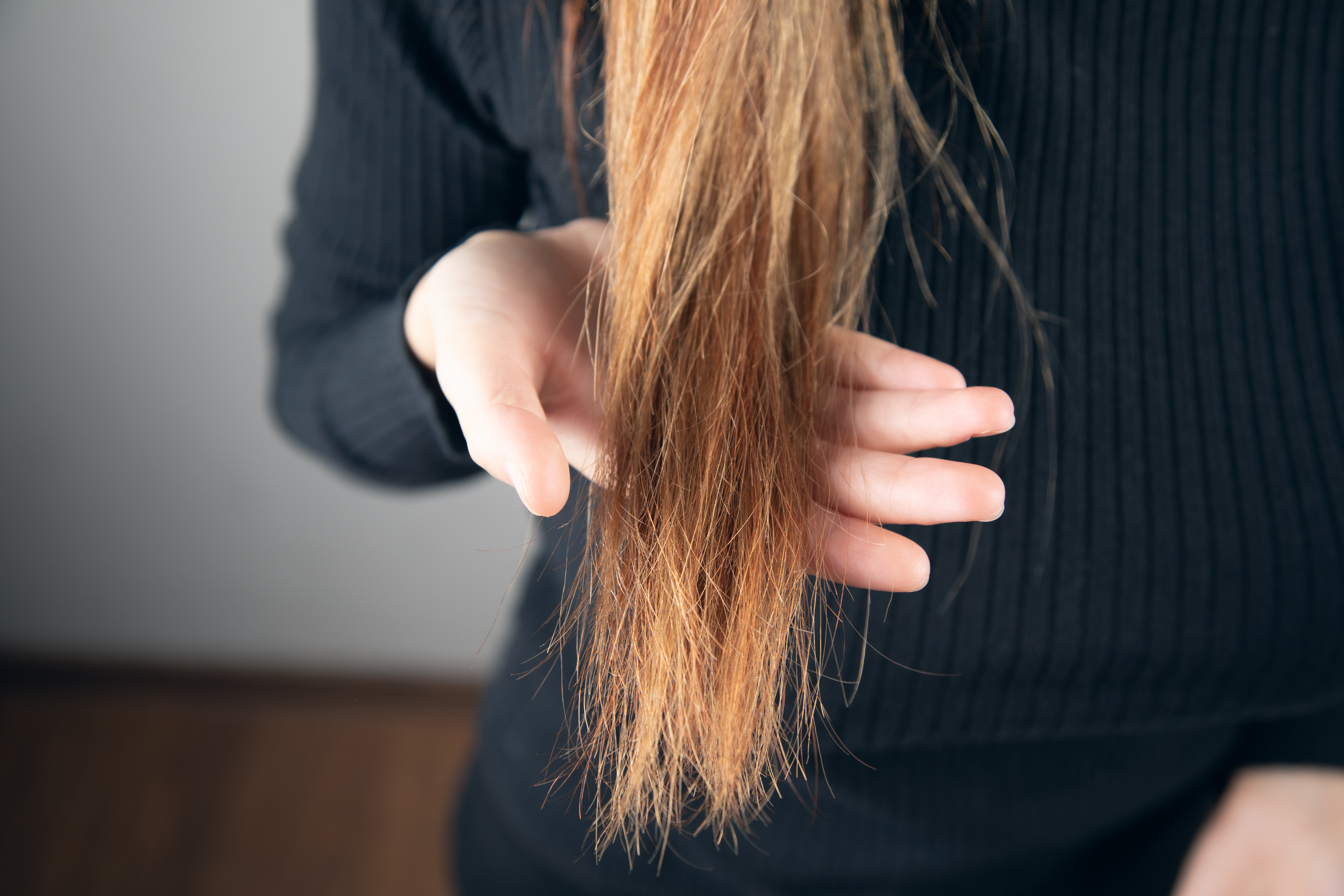 Сухие волосы - обзор способов лечения ломкости волос