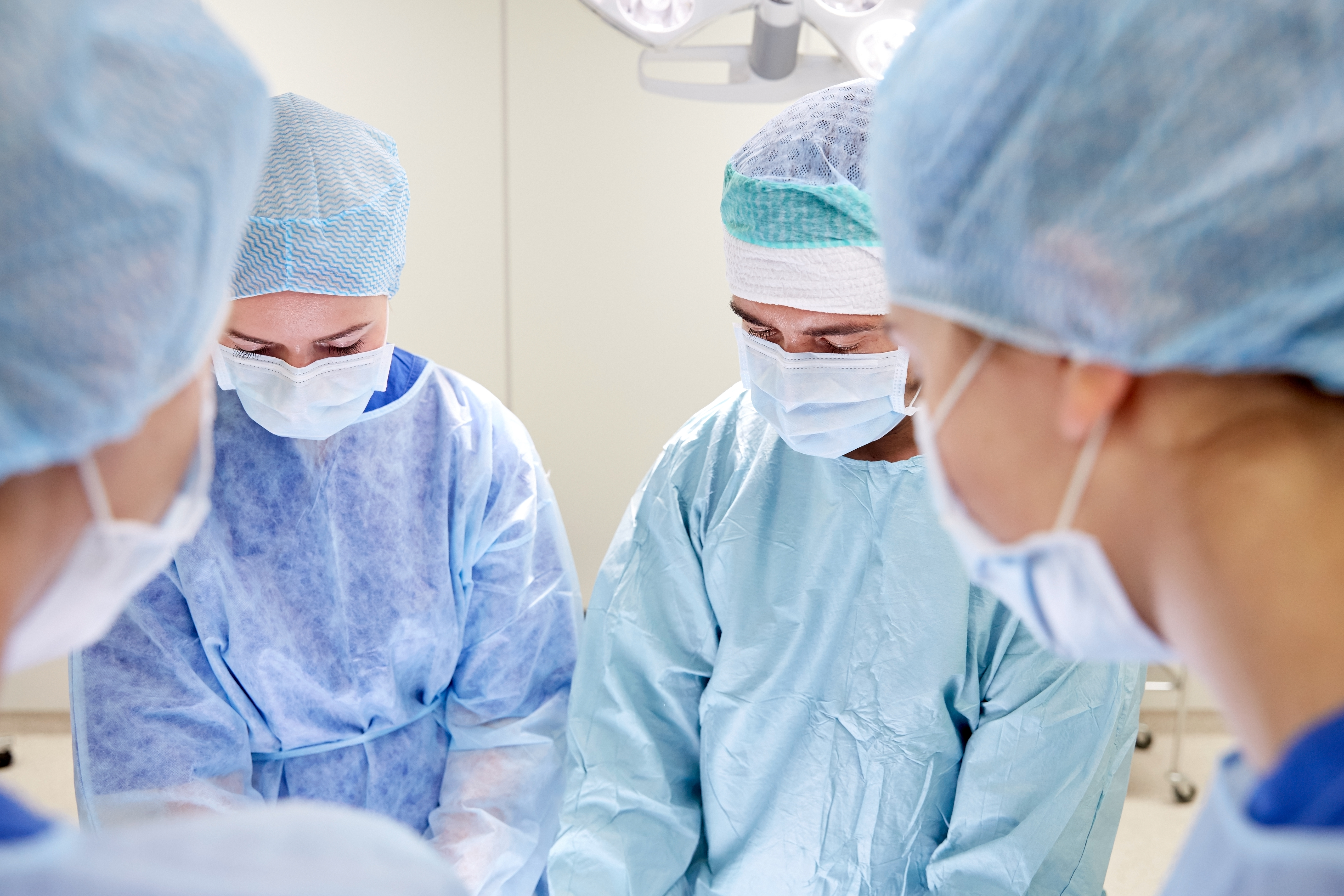 Существует несколько хирургических методик, направленных на коррекцию малярных мешков Существует несколько хирургических методик, направленных на коррекцию малярных мешков