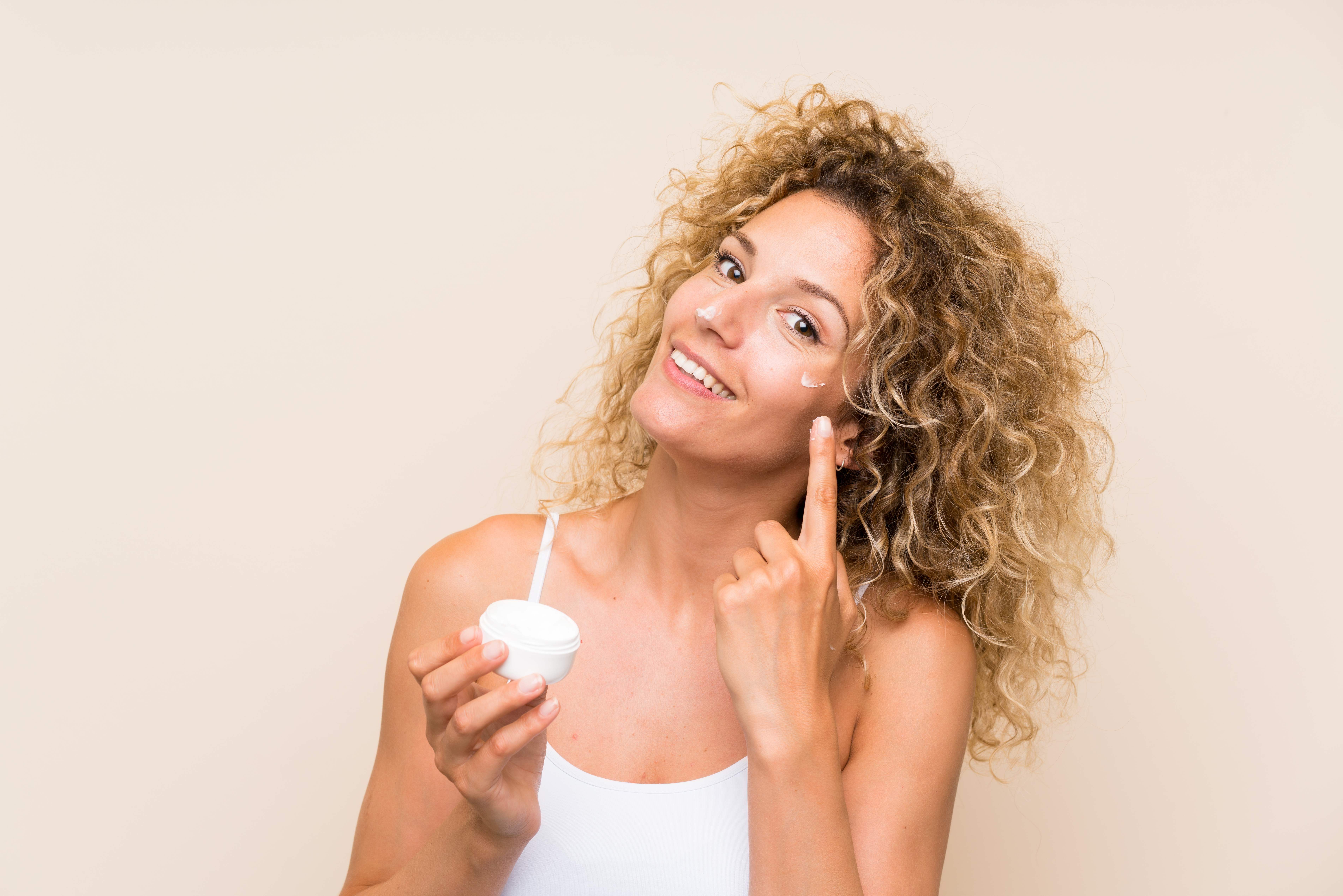 Уходовая косметика — средства для очищения, увлажнения, питания и защиты кожи лица и тела, поддерживающие её здоровье и молодость.